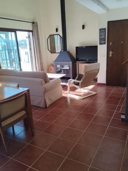 Suite En Sierramagna, Piscina Abierta El Ronquillo Exteriör bild
