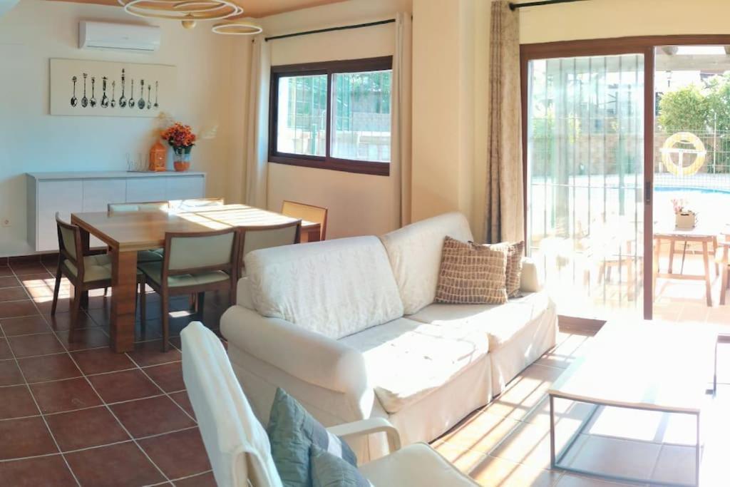 Suite En Sierramagna, Piscina Abierta El Ronquillo Exteriör bild